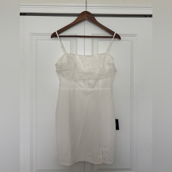 Lulus Dresses & Skirts - NWT white Lulu’s mini dress